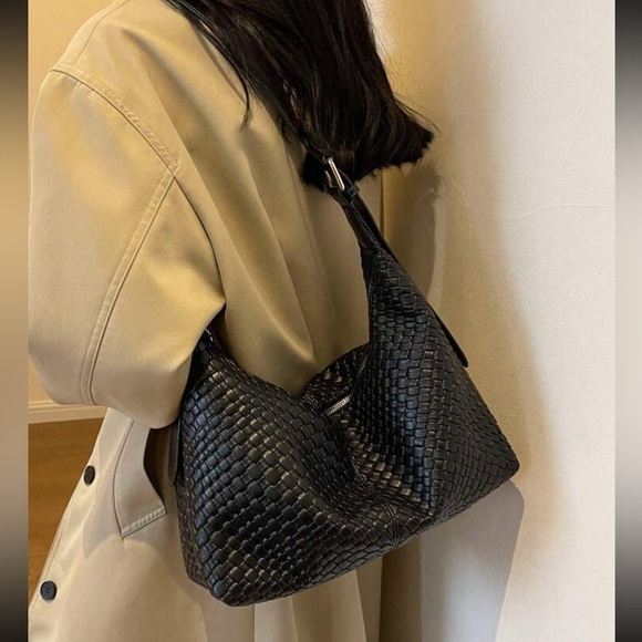 Black or Brown Soft Weave Large Shoulder Bag with Adjustable Shoulder Strap - Picture 4 of 10